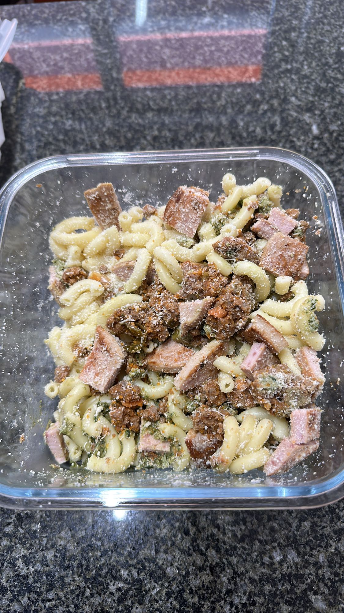 Pasta con carne y jamón