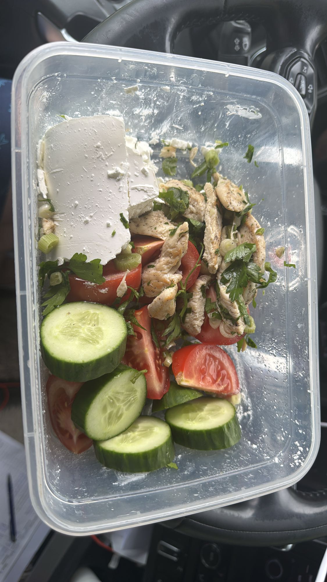 Пилешка салата с фета