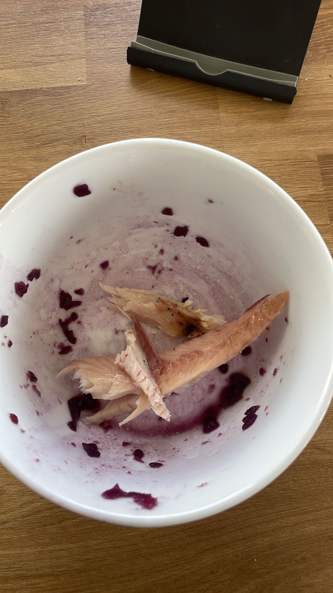 Kawałek wędzonego chudego pstrąga