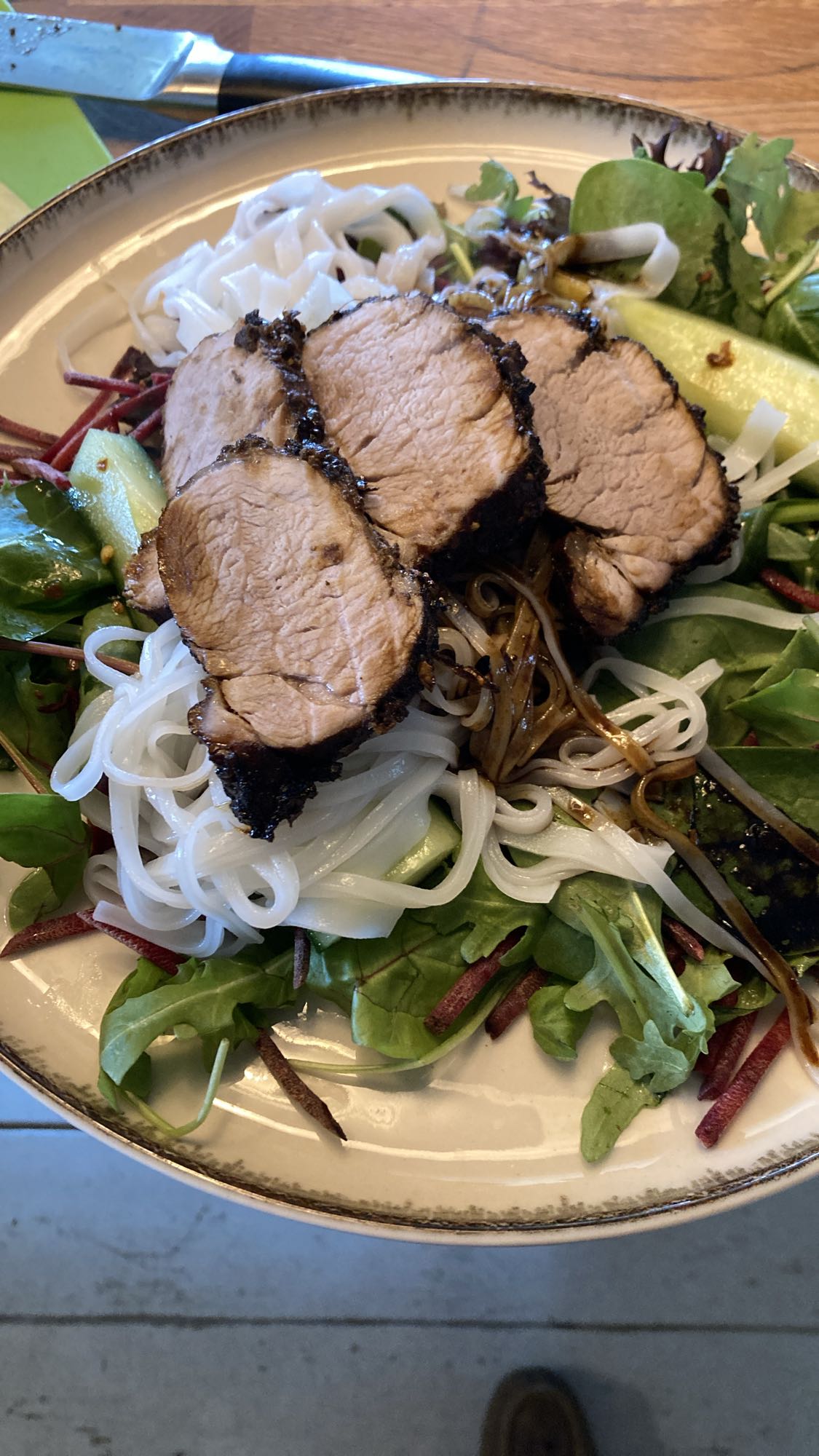 Nudelsallad med fläskfilé