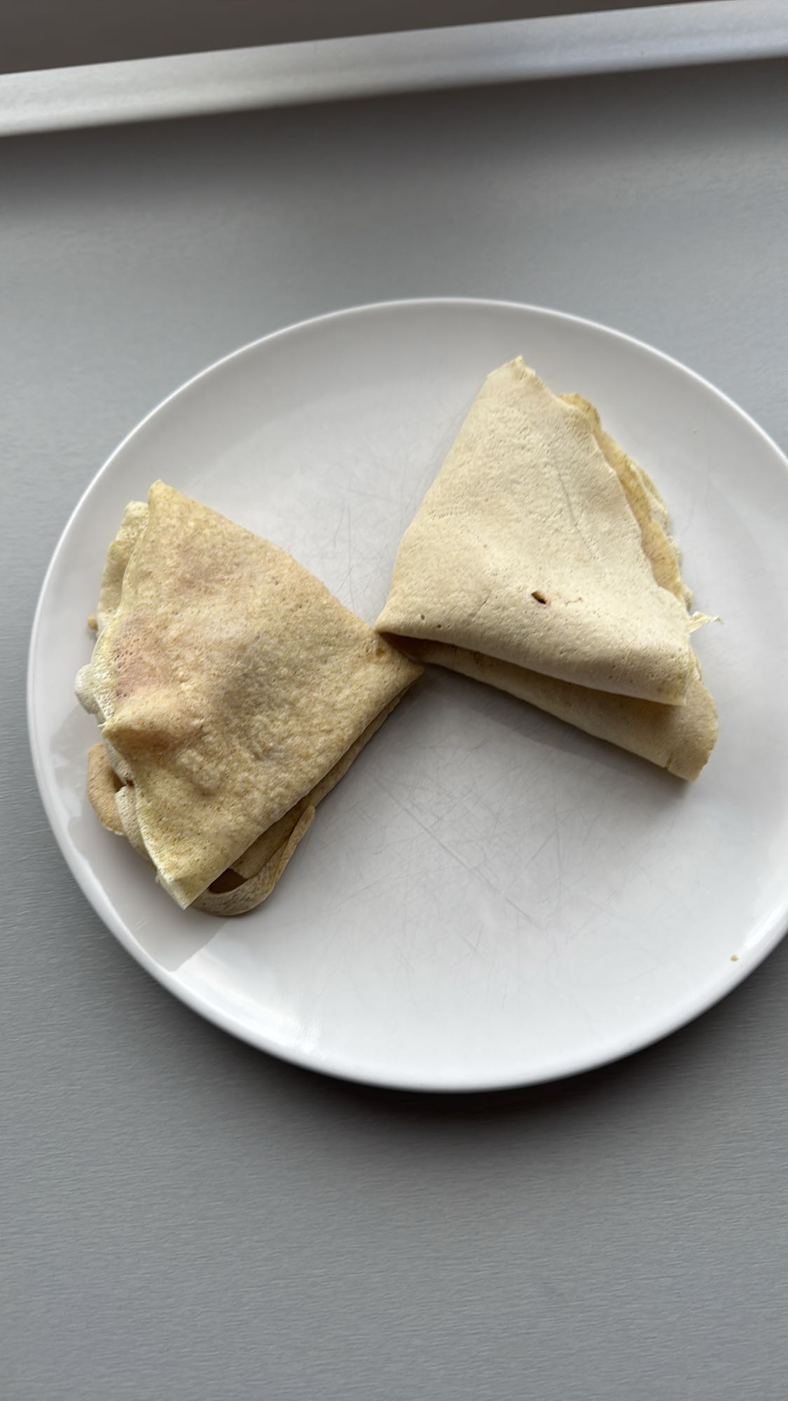 Creps de claras de huevo y avena con fresas