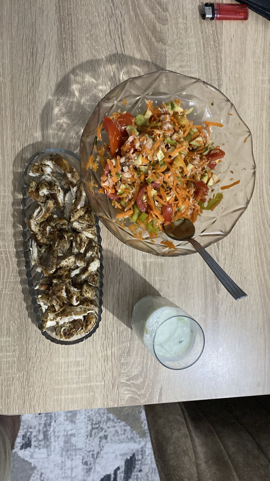 Tavuklu salata ve ayran
