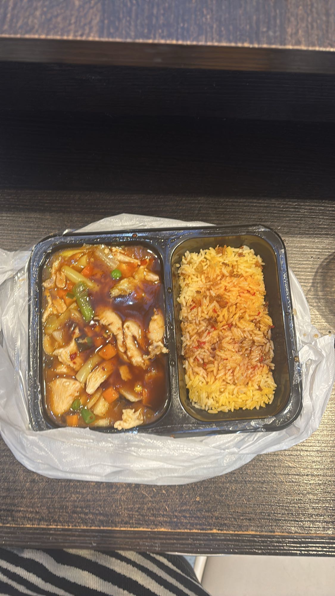 Kurczak z ryżem i warzywami