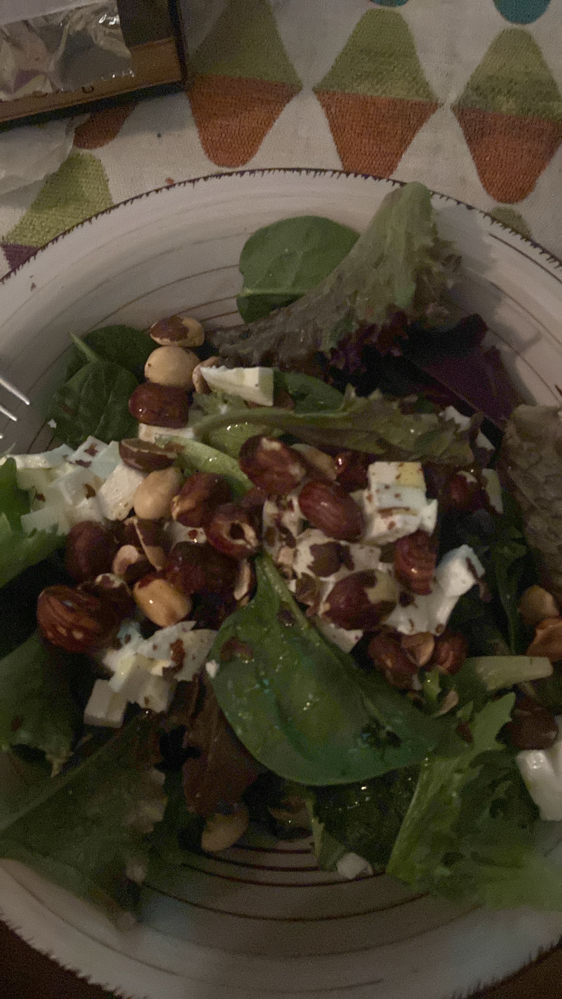 Ensalada con nueces y queso