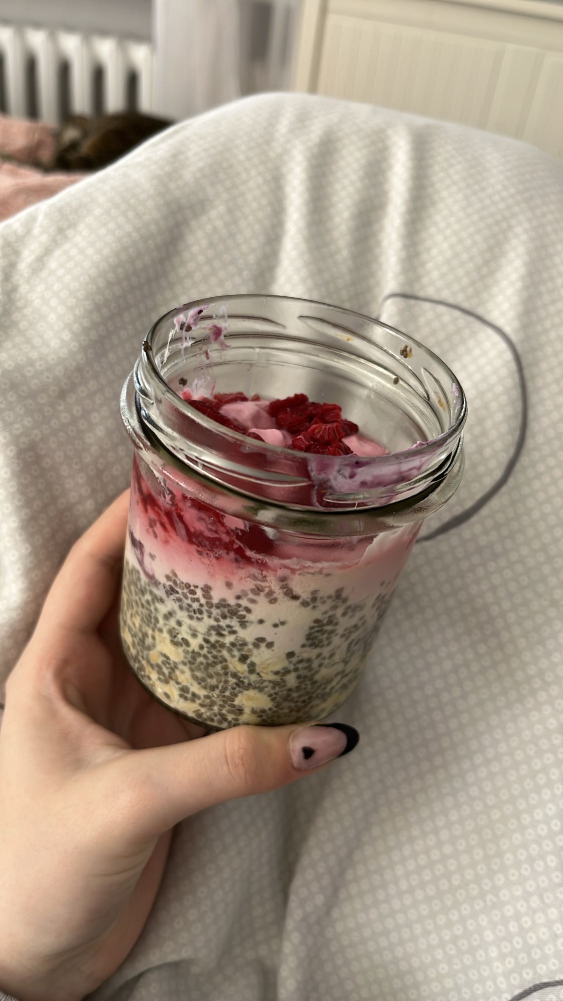 Owsianka z chia i malinami