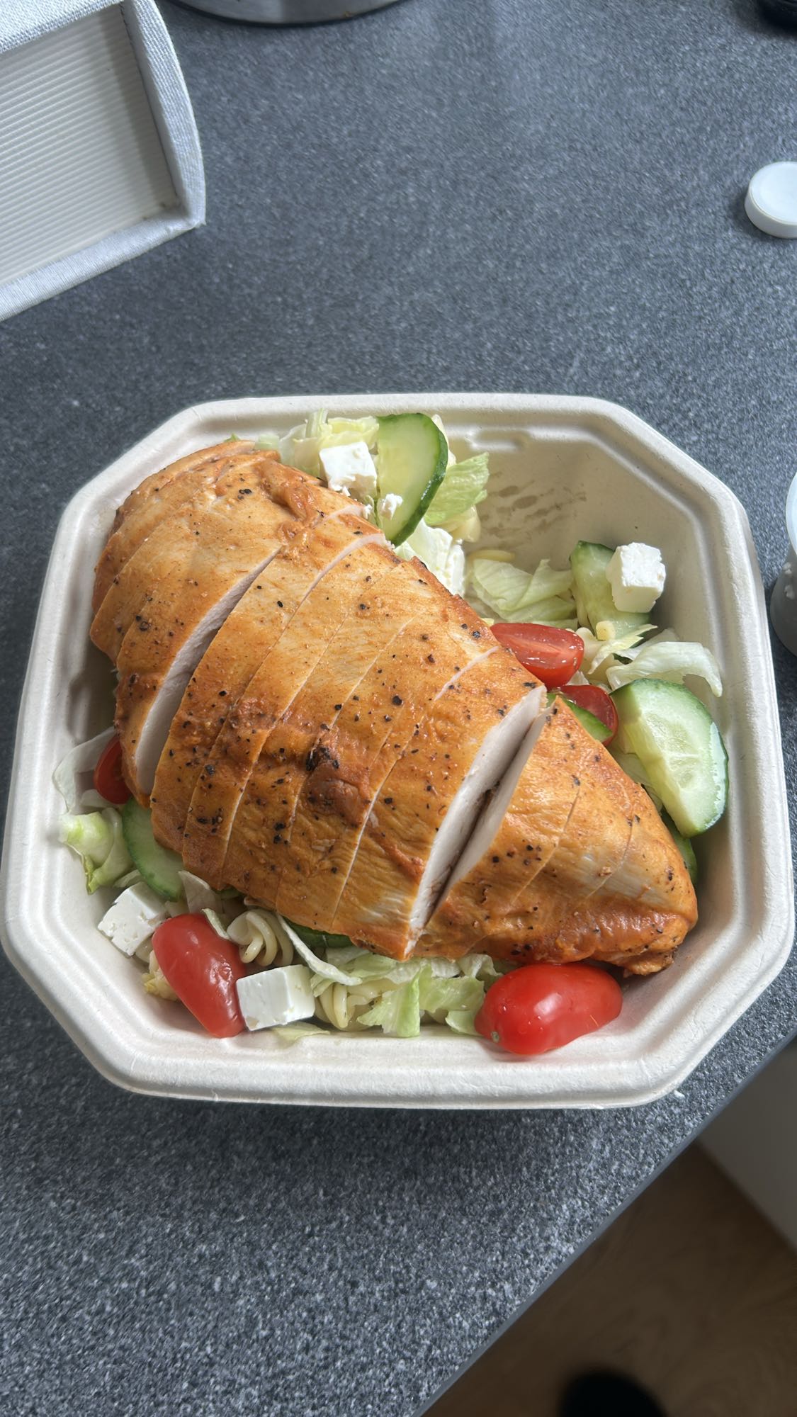 Kycklingsallad med pasta