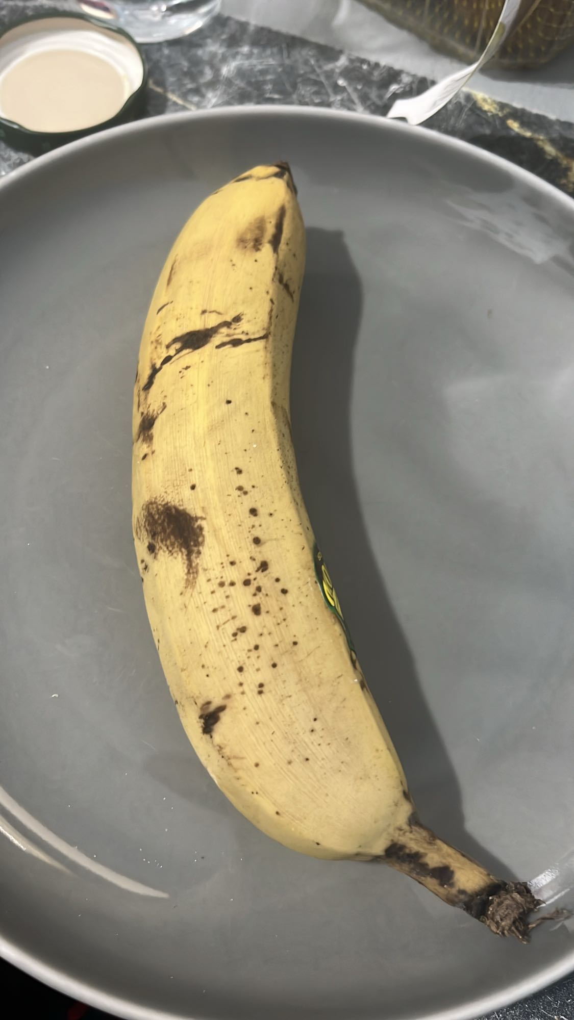 Banan na talerzu