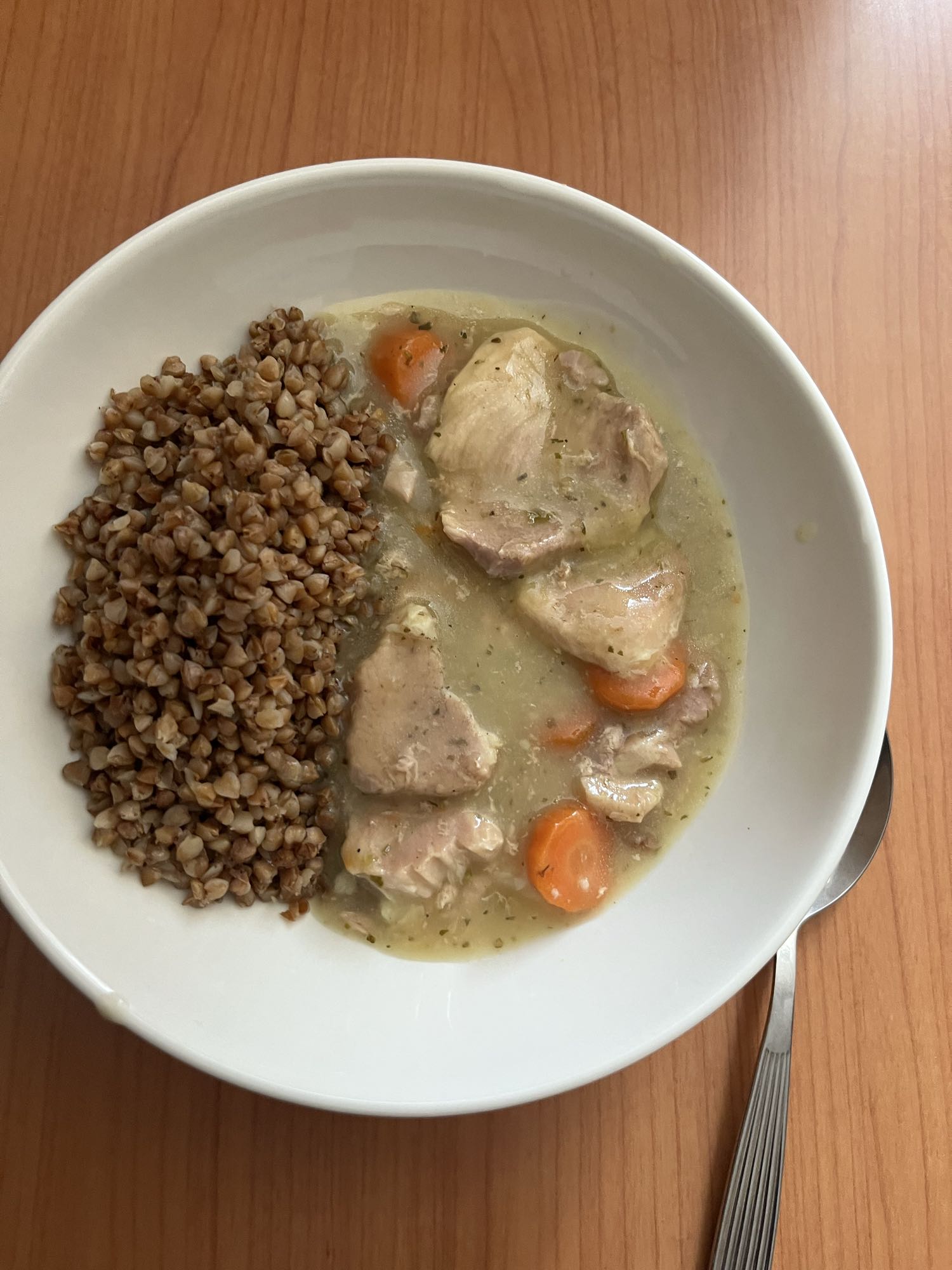 Gulasz z kaszą gryczaną