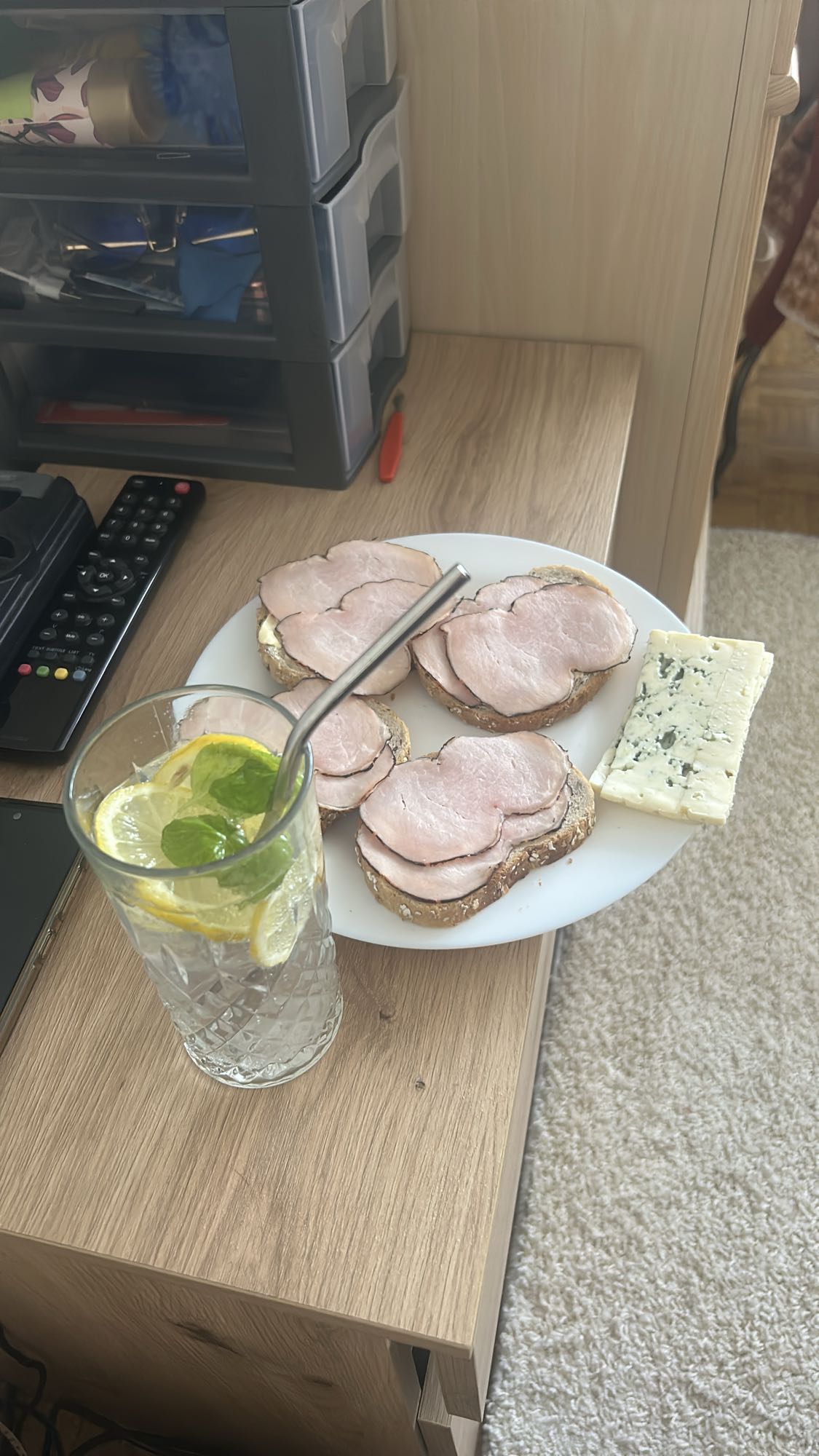 Kanapki z szynką i serem