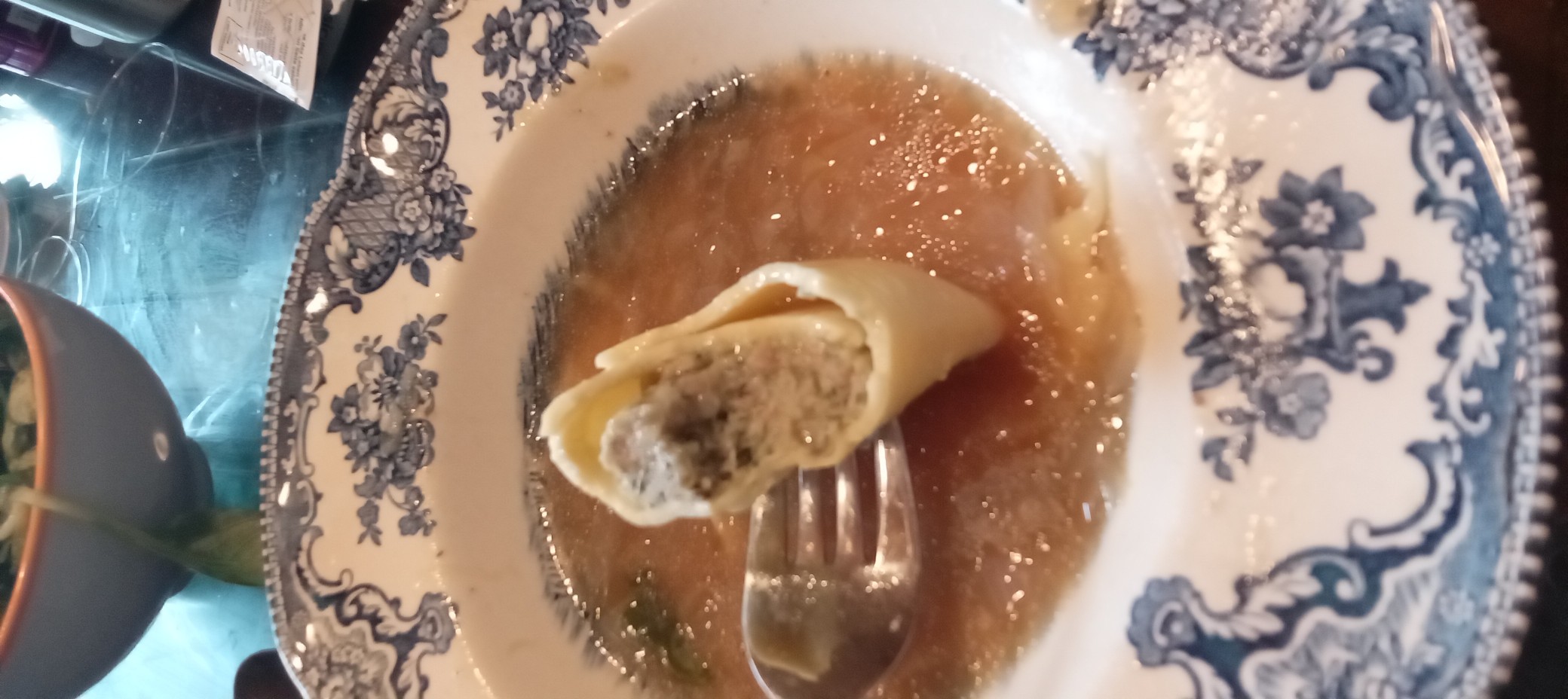 Sopa con pasta rellena
