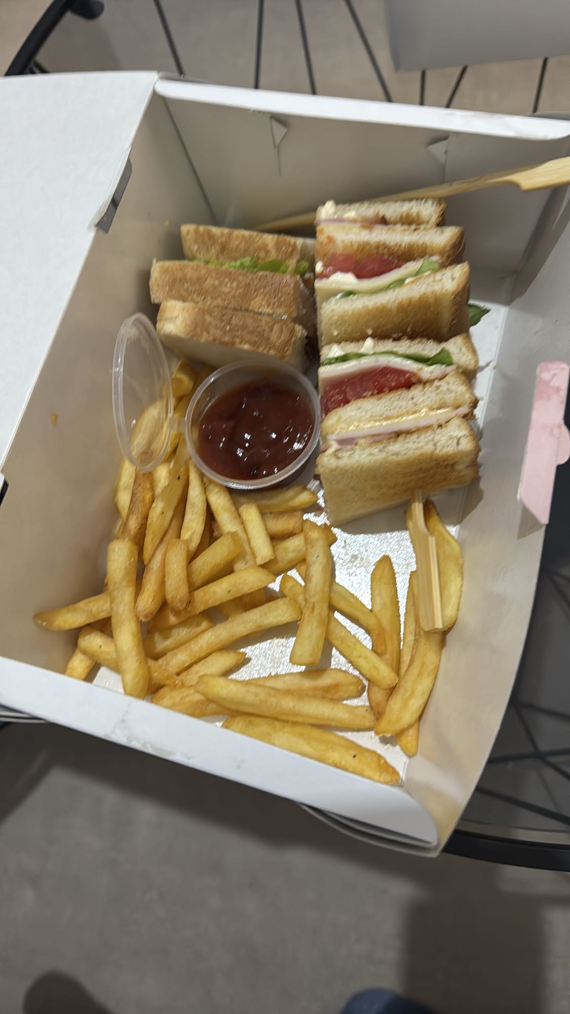 Klubbsmörgås med pommes