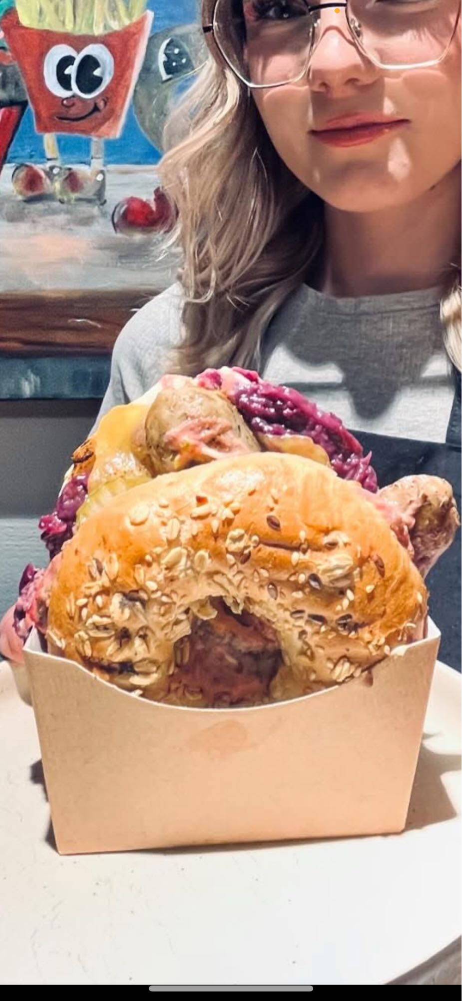 Burger w bułce z ziarnami