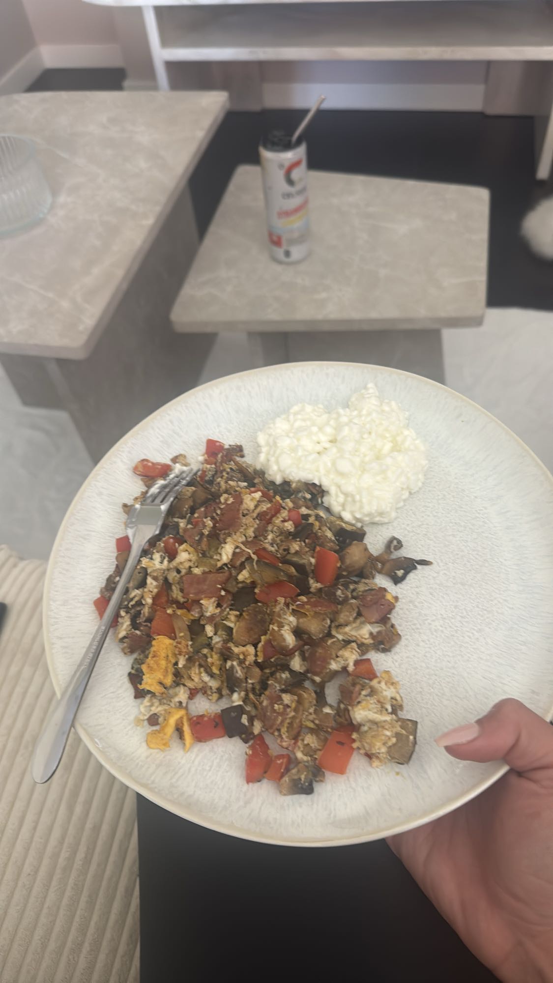 Äggröra med grönsaker och kalkonbacon