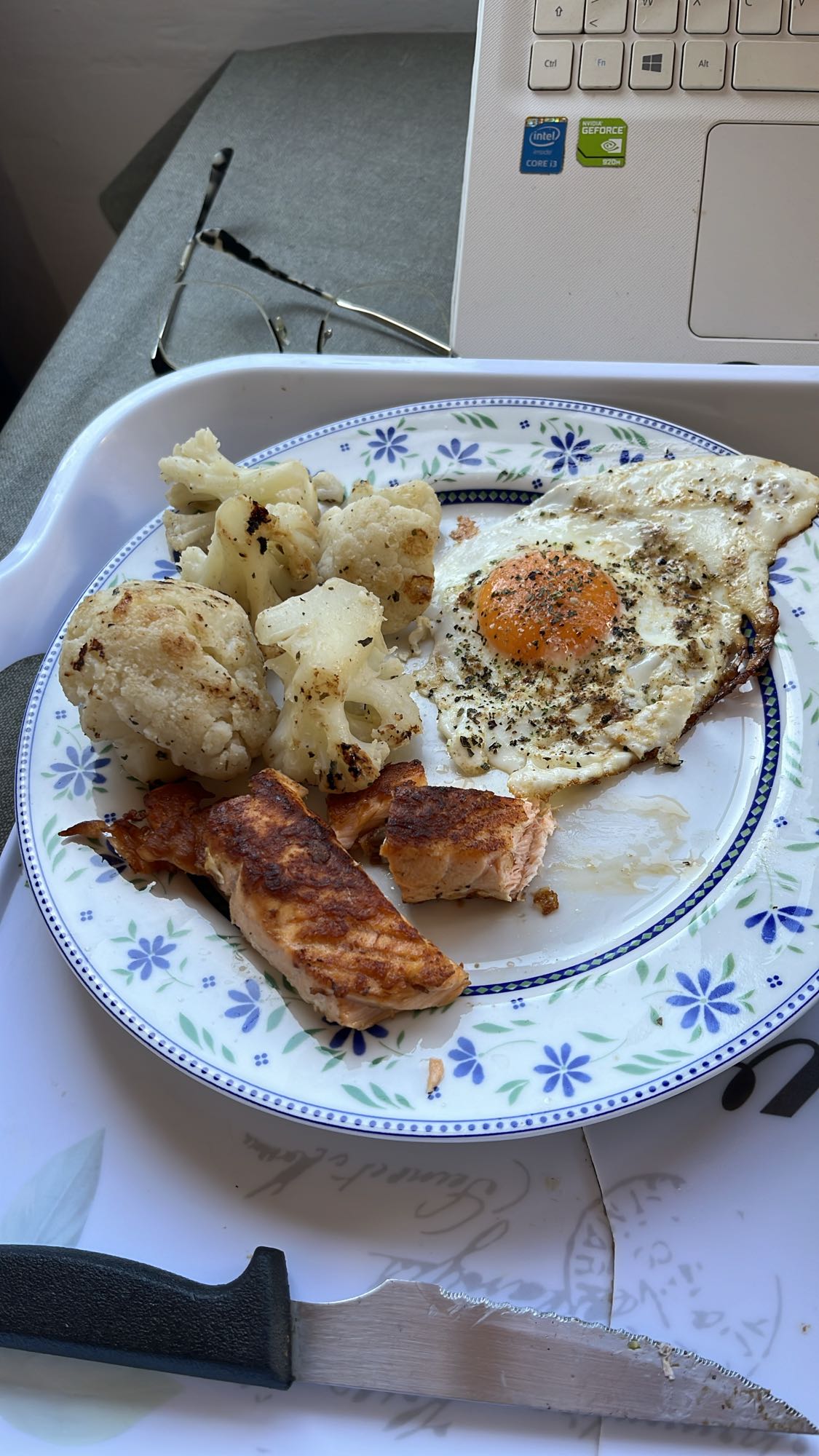 Saumon, œuf et chou-fleur