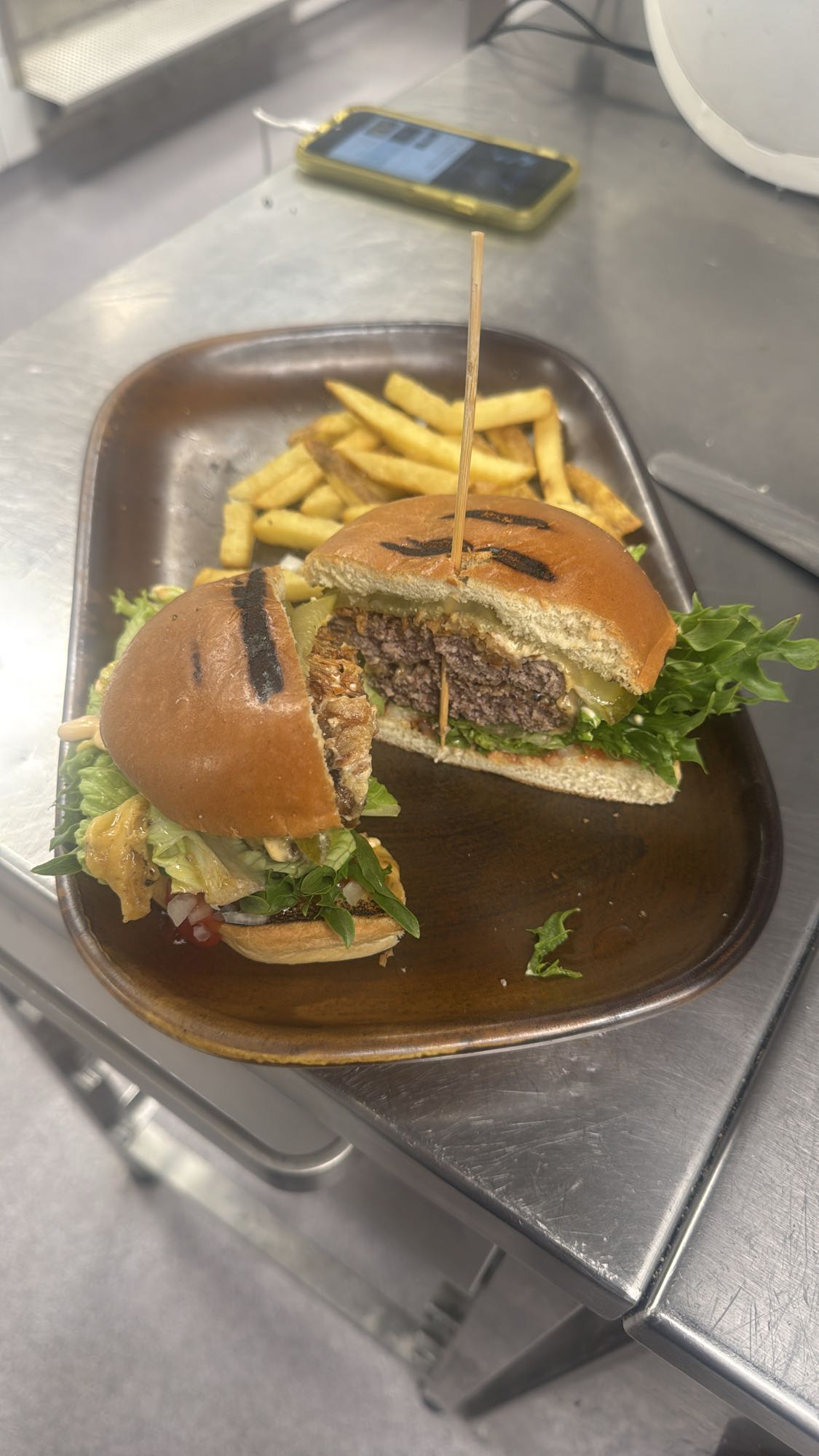 Hamburgare med pommes