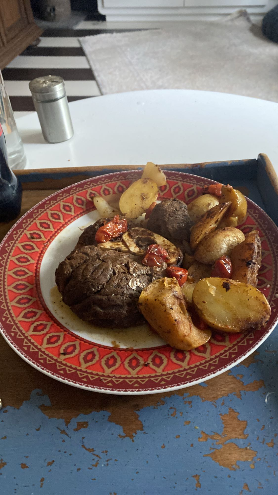 لحم مع بطاطا مشوية