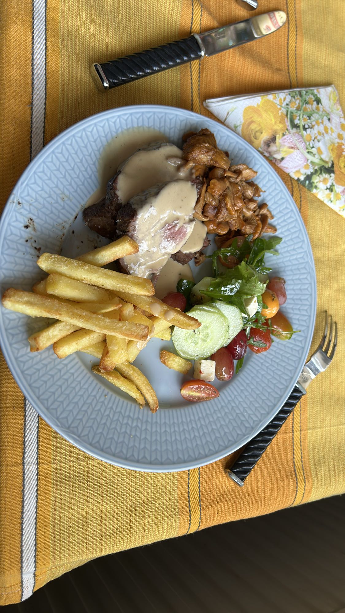 Biff med pommes och sallad