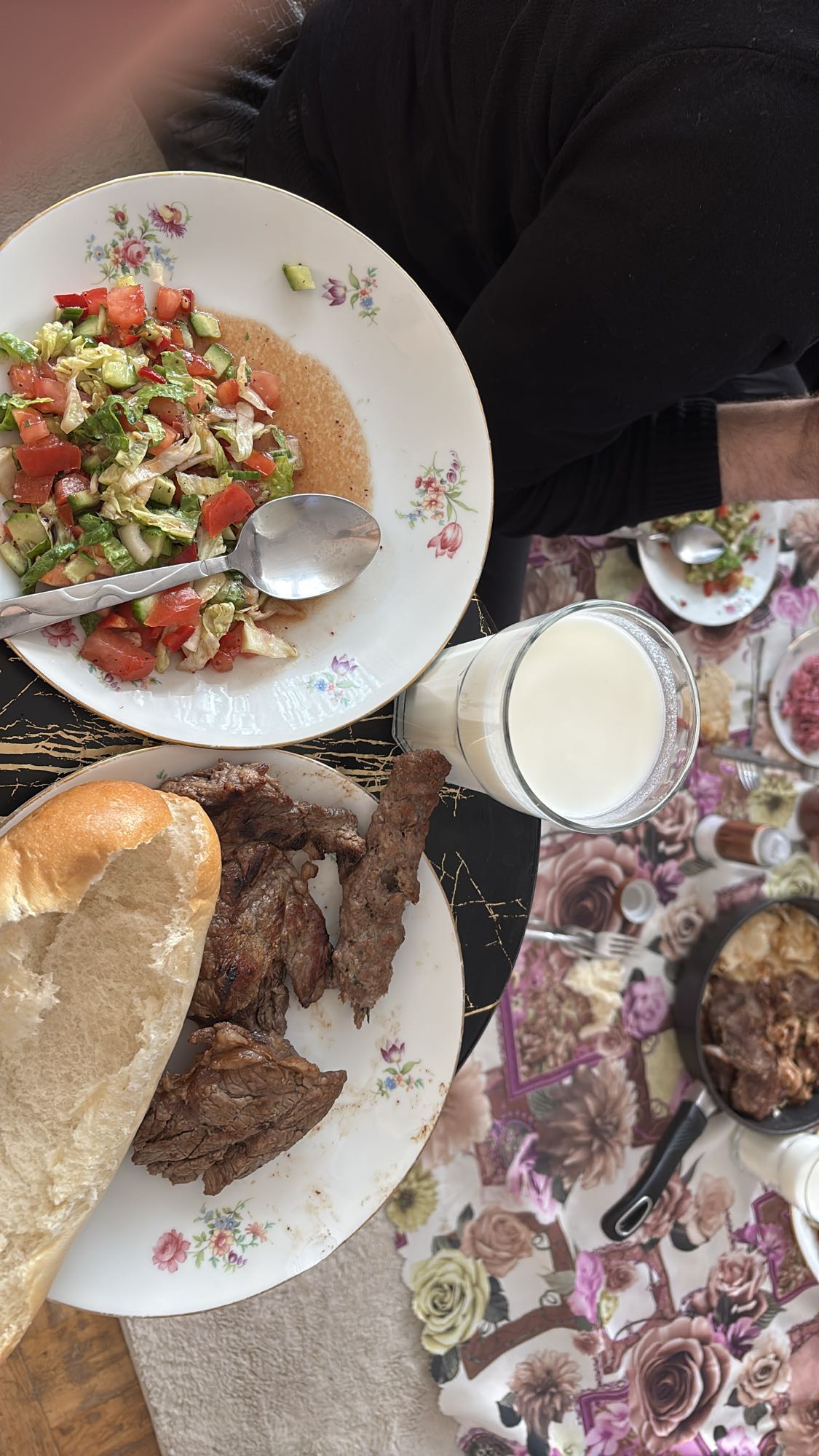 Grillkött med sallad