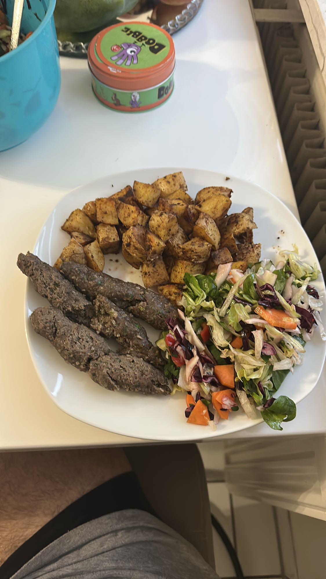 Köfte mit Kartoffeln & Salat