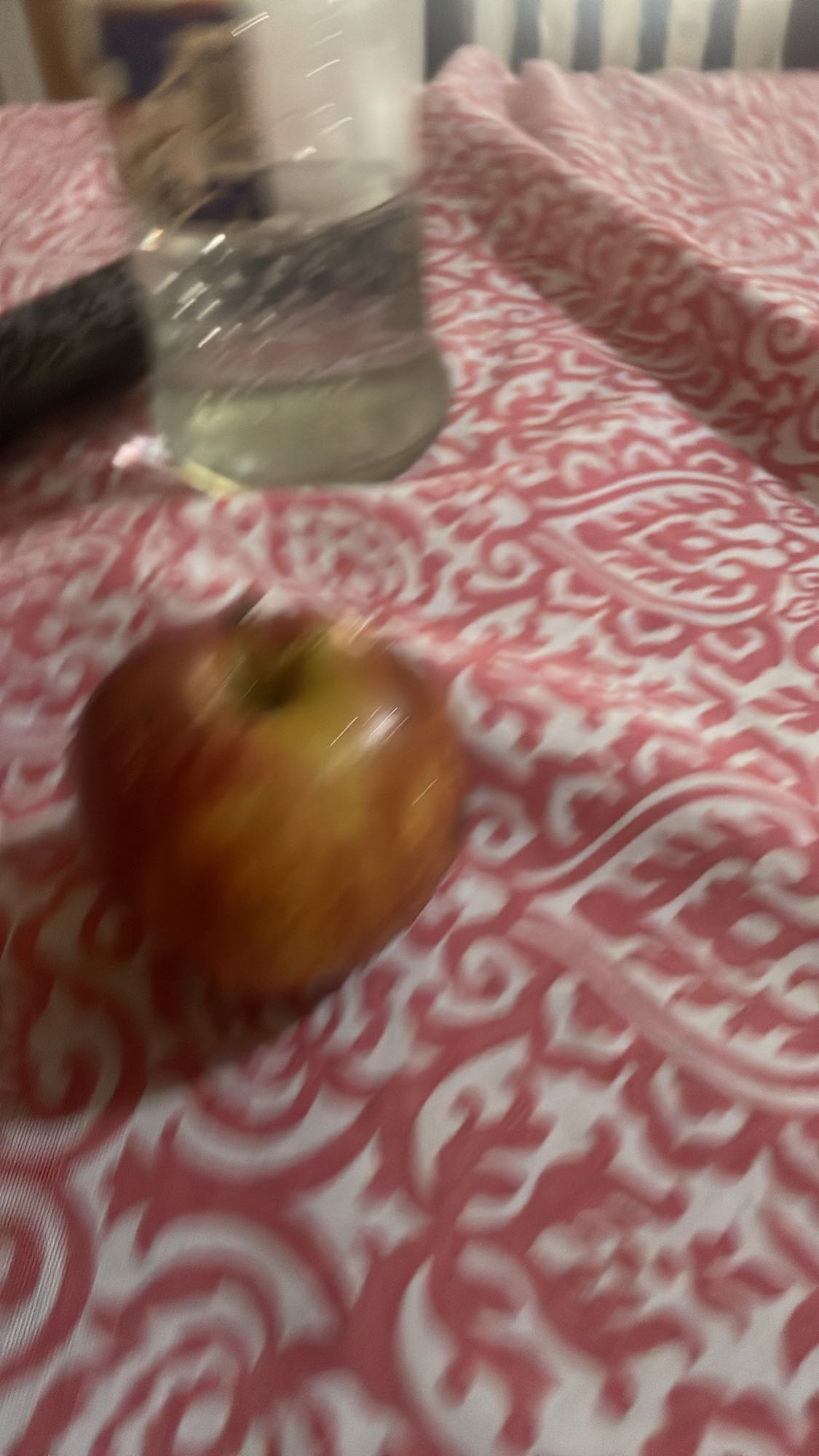 Manzana y agua