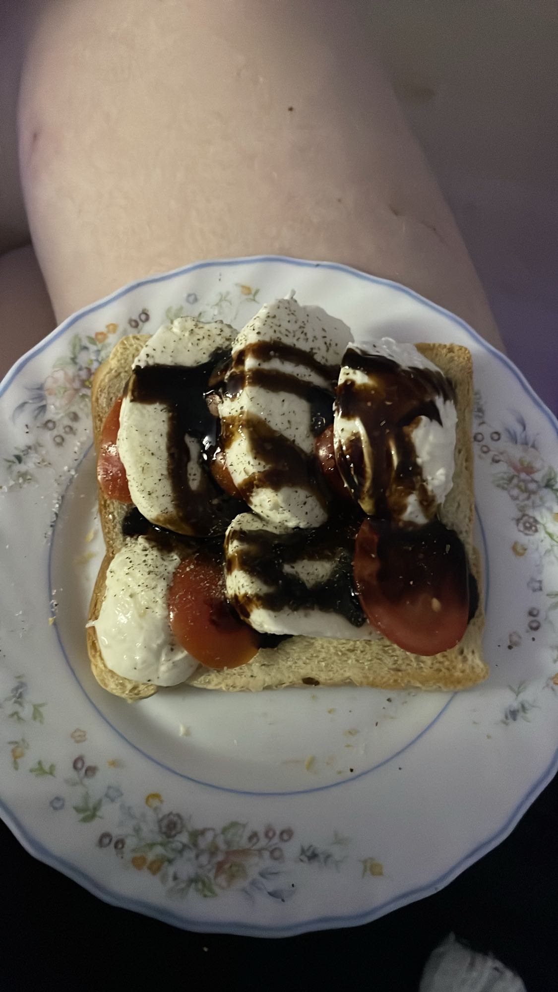 Tostada caprese