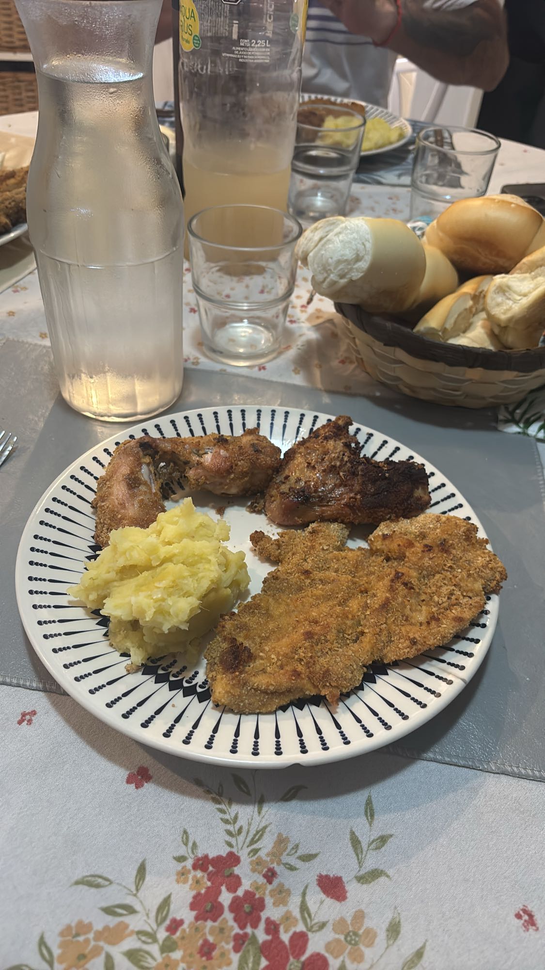 Breaded meat and mash