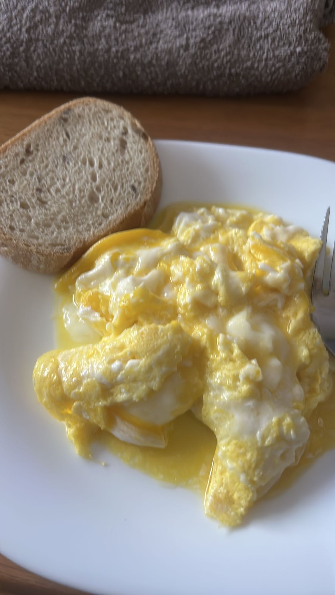 Jajecznica z chlebem