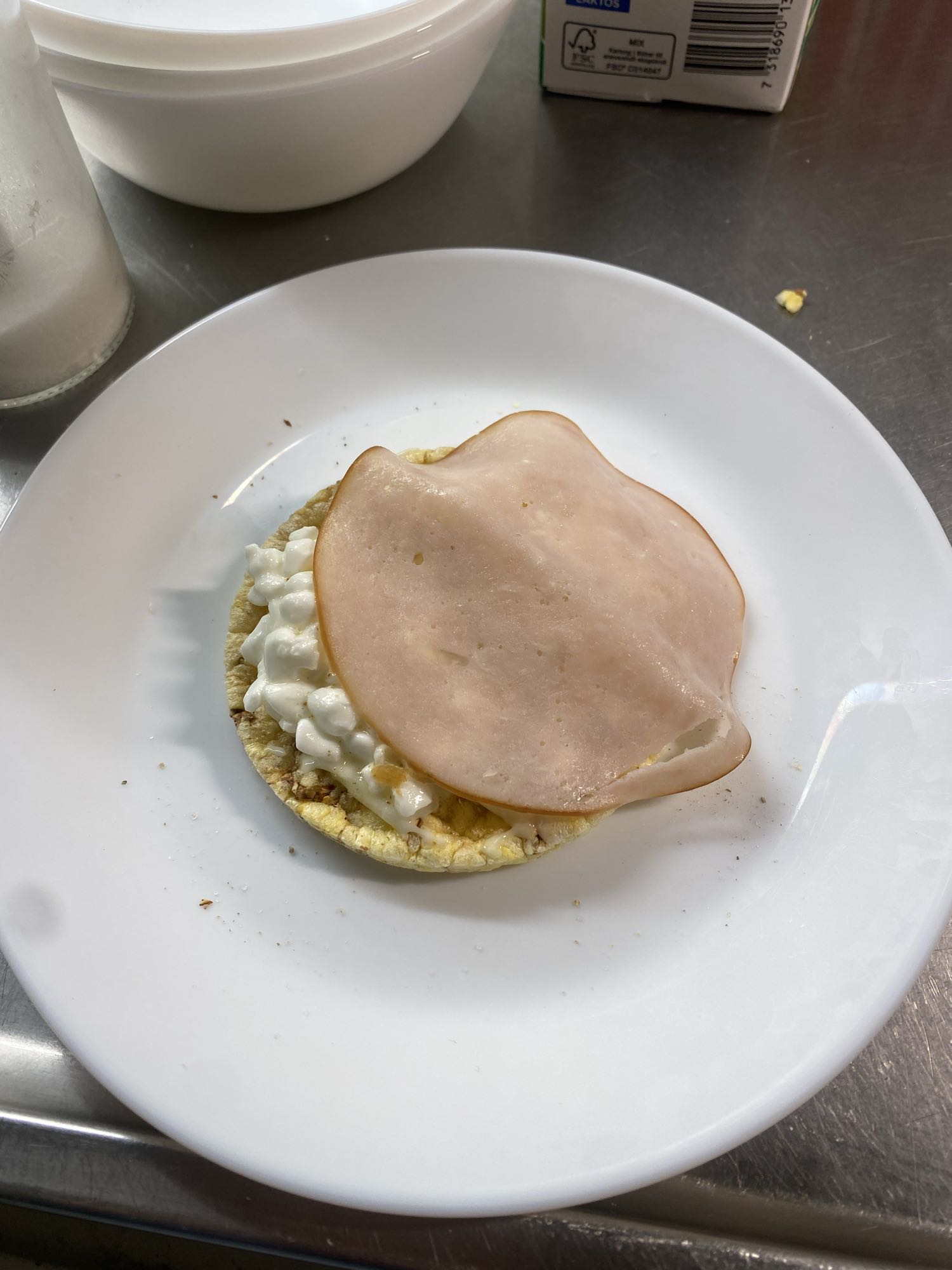 Majskaka med kalkon och keso