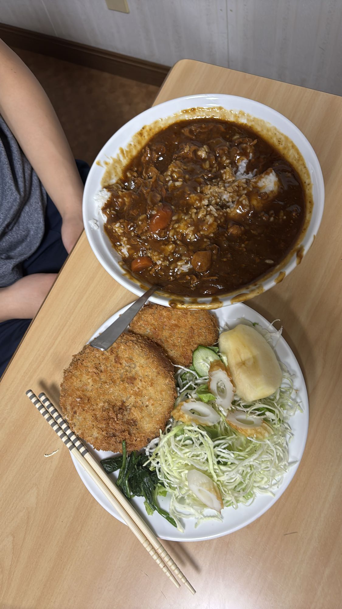 カレーとコロッケ定食