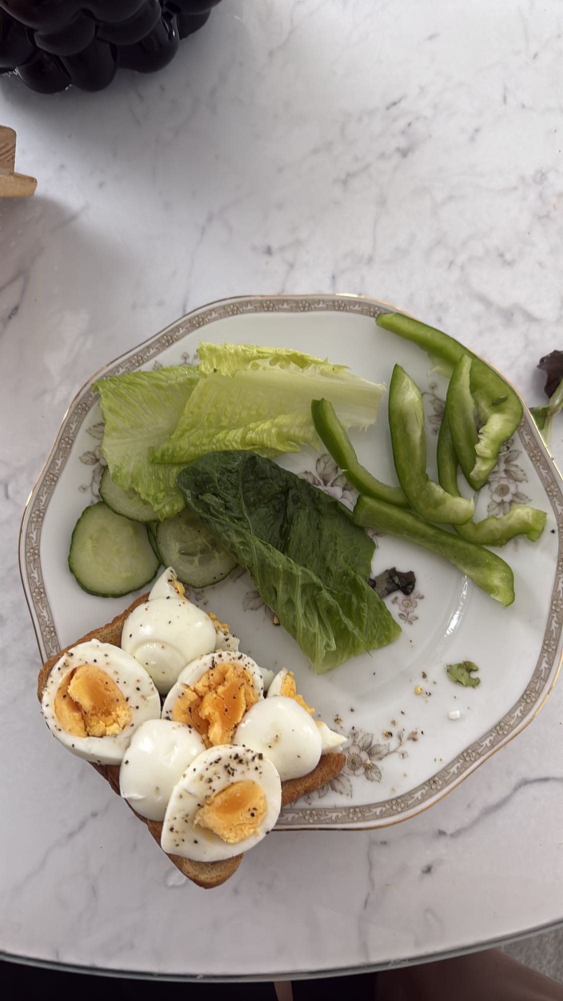 Äggtoast med grönsaker