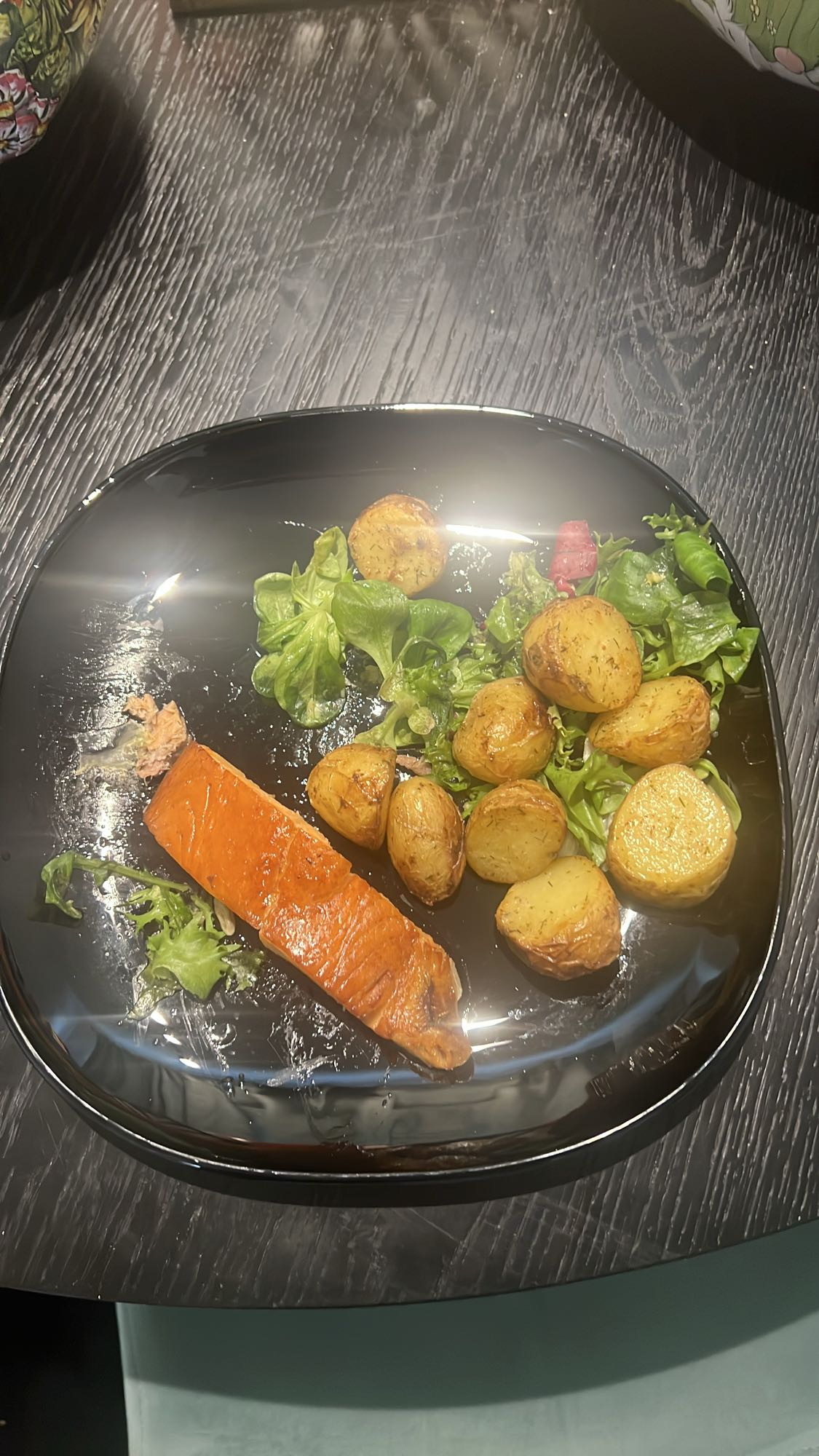 Lax med potatis och sallad