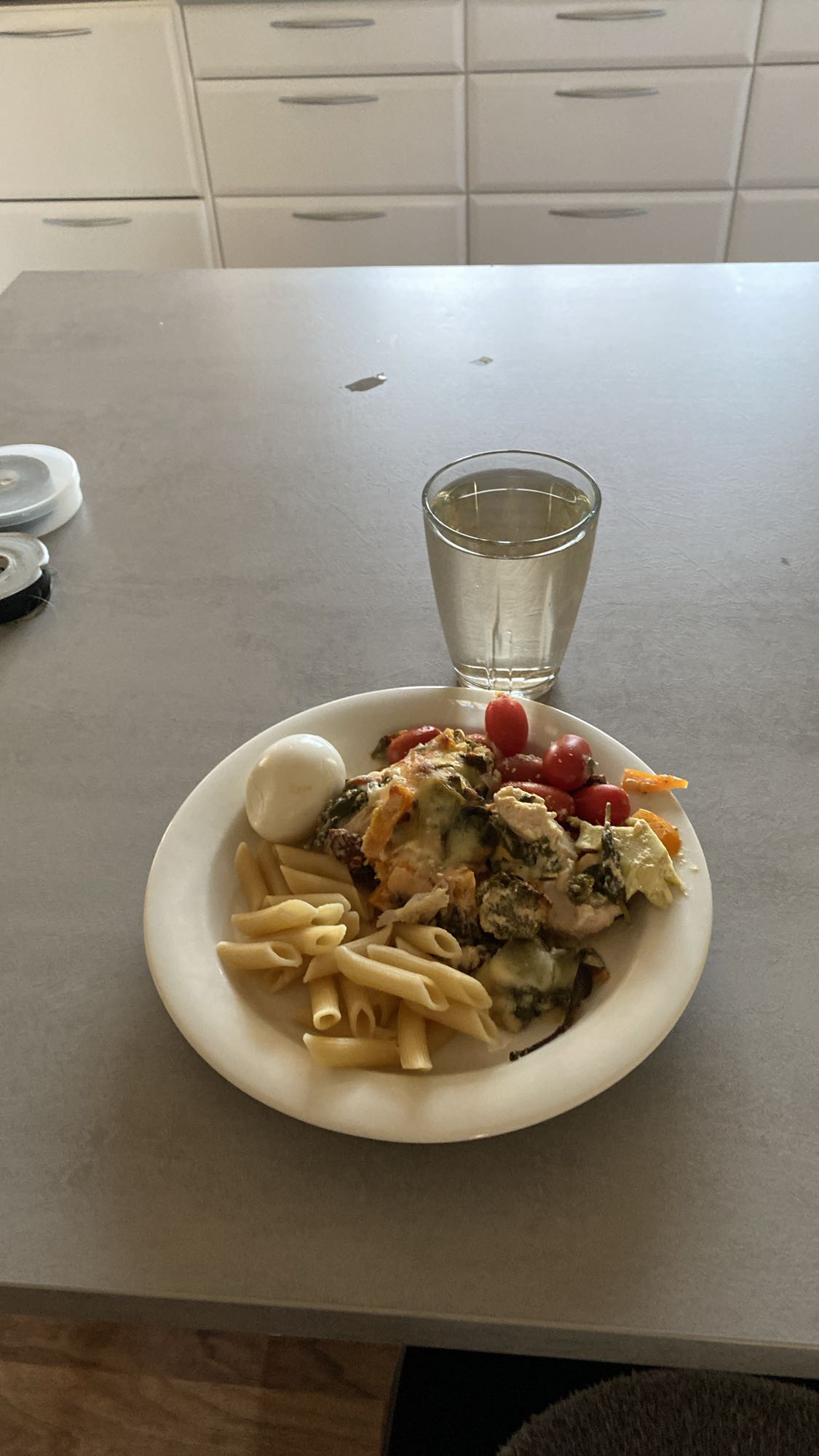 Kyckling med pasta och broccoli
