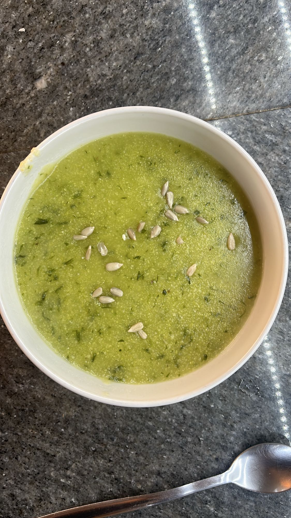 Soupe verte aux graines