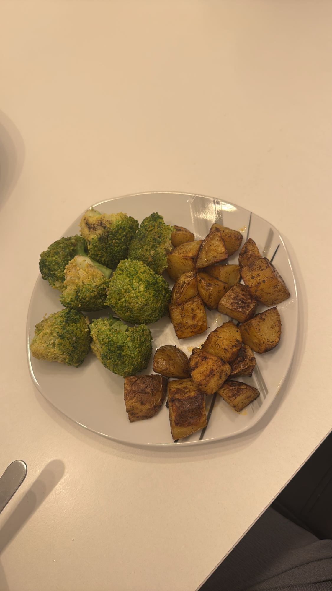 Brokkoli und Ofen Kartoffeln