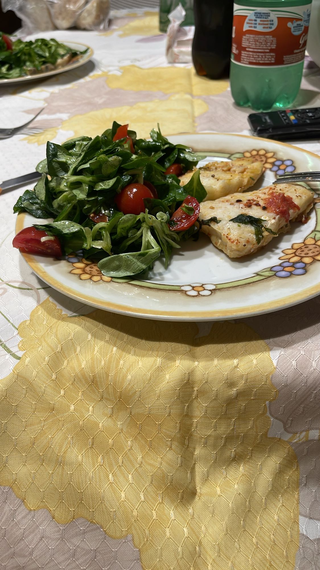 Insalata e pollo al forno