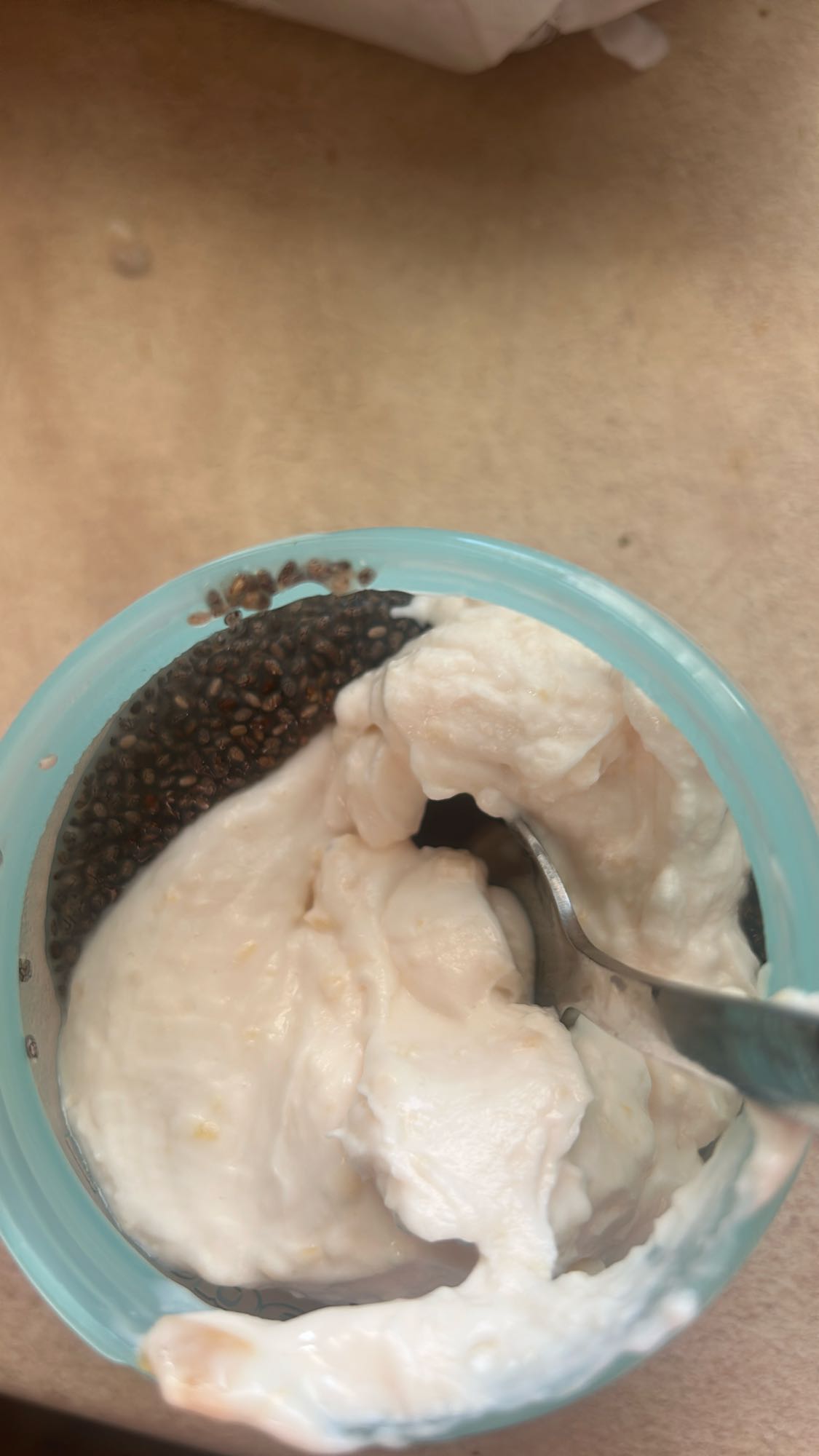 Jogurt z nasionami chia