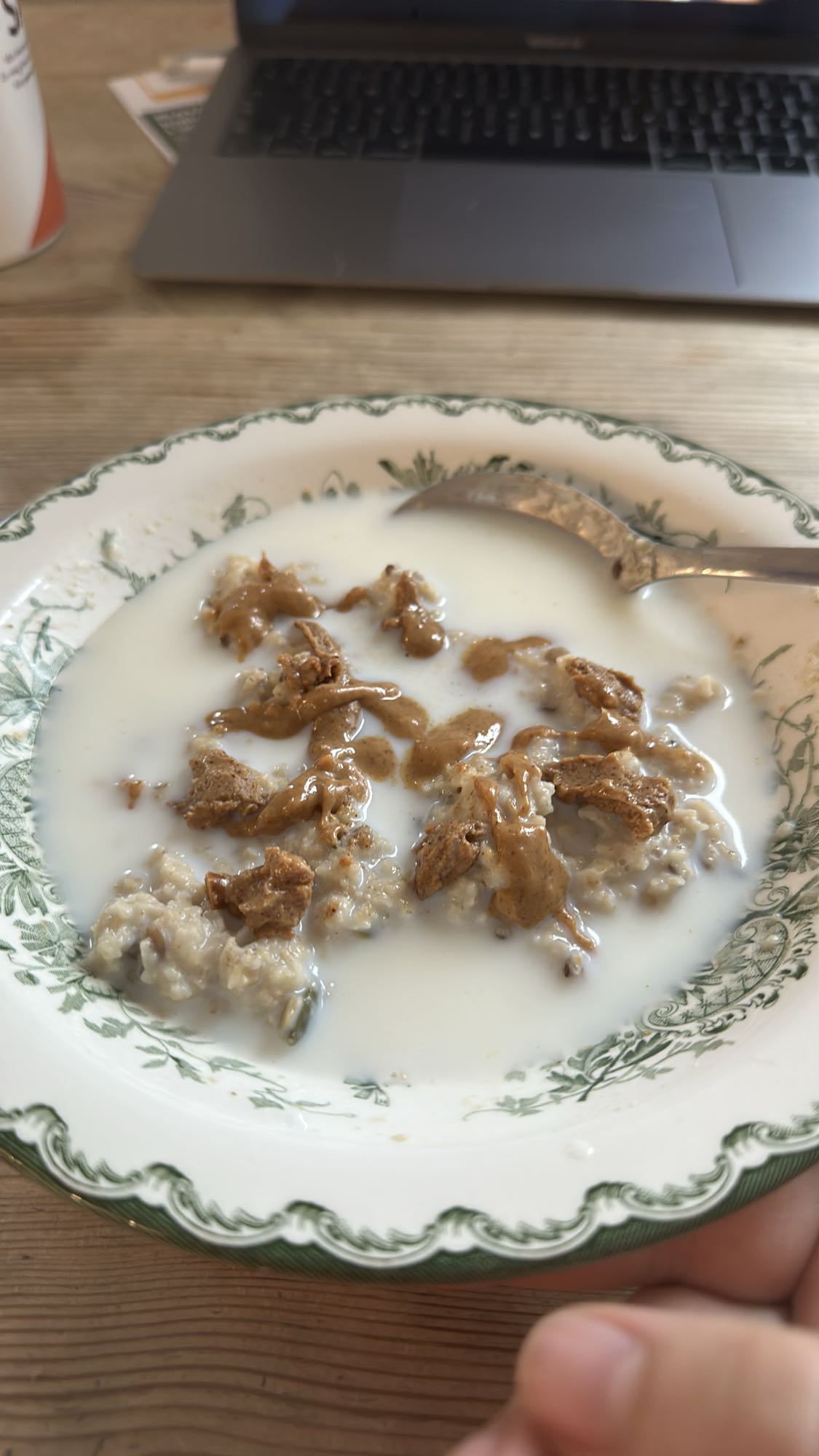 Havregryn med jordnötssmör