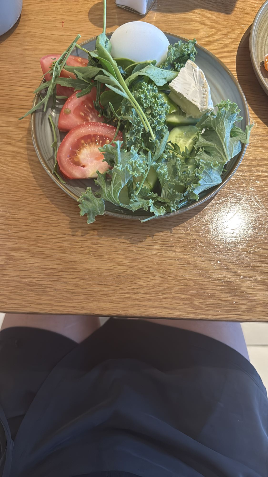 Салат с яйцом и сыром