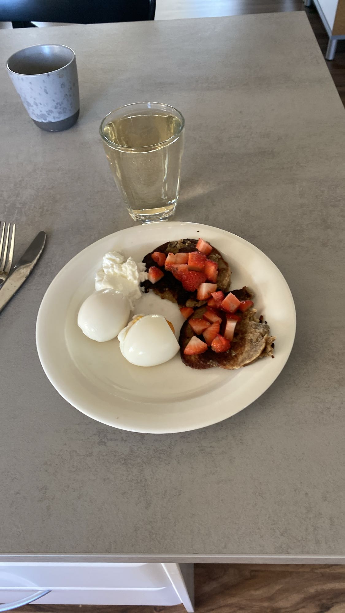 Ägg och pannkaksfrukost