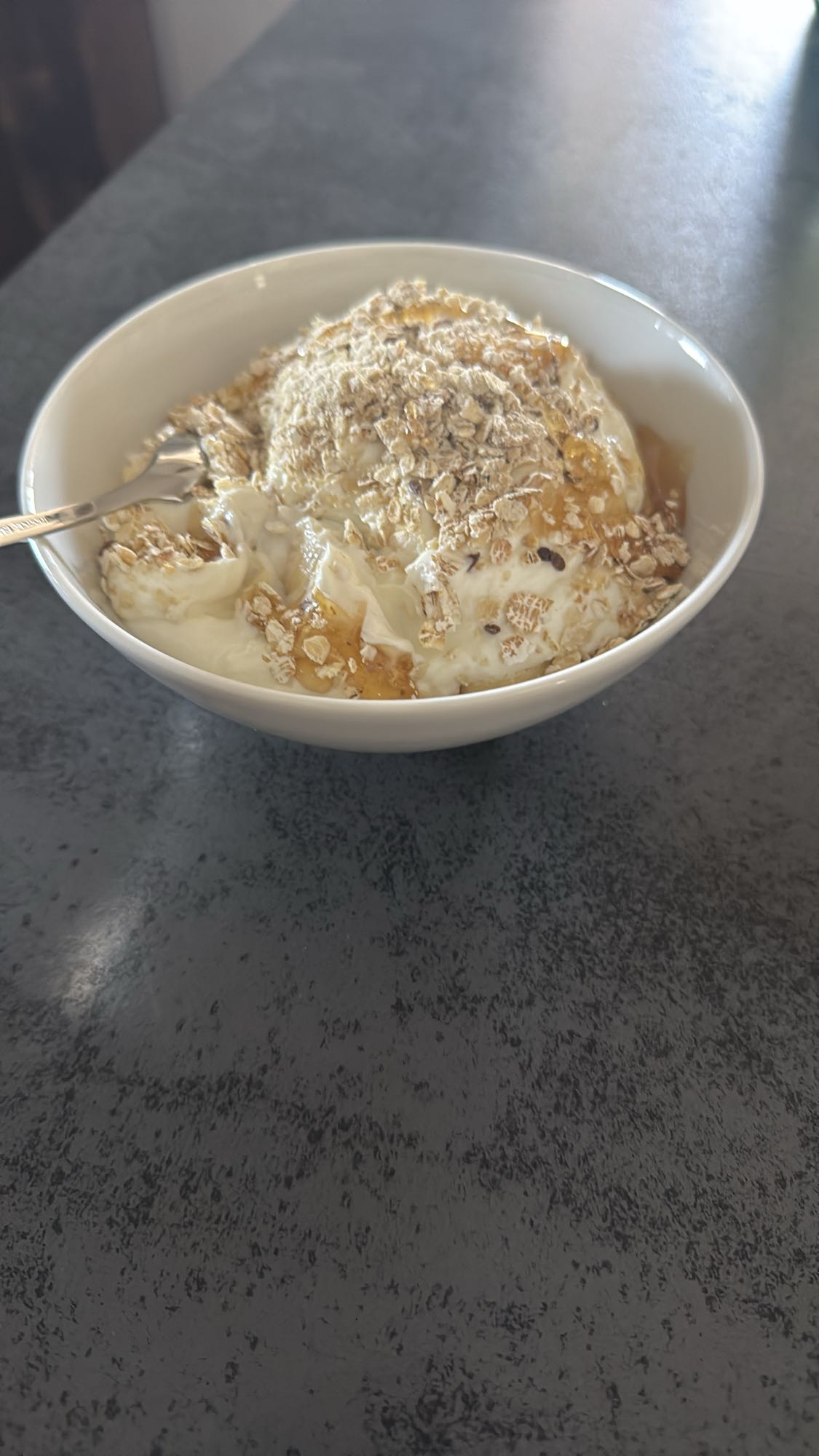 Yogur con avena y miel