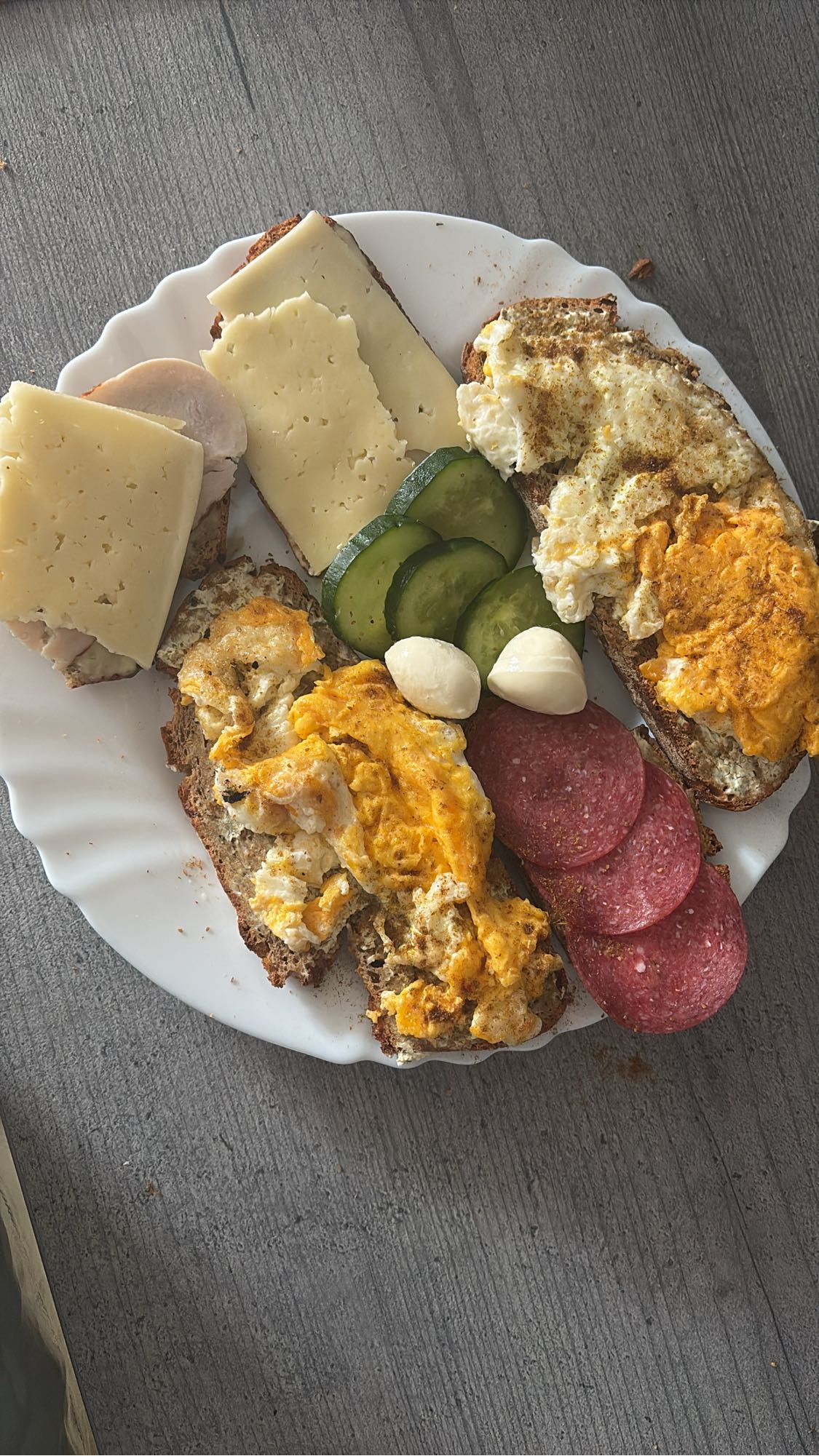 Tosty z jajkiem i serem