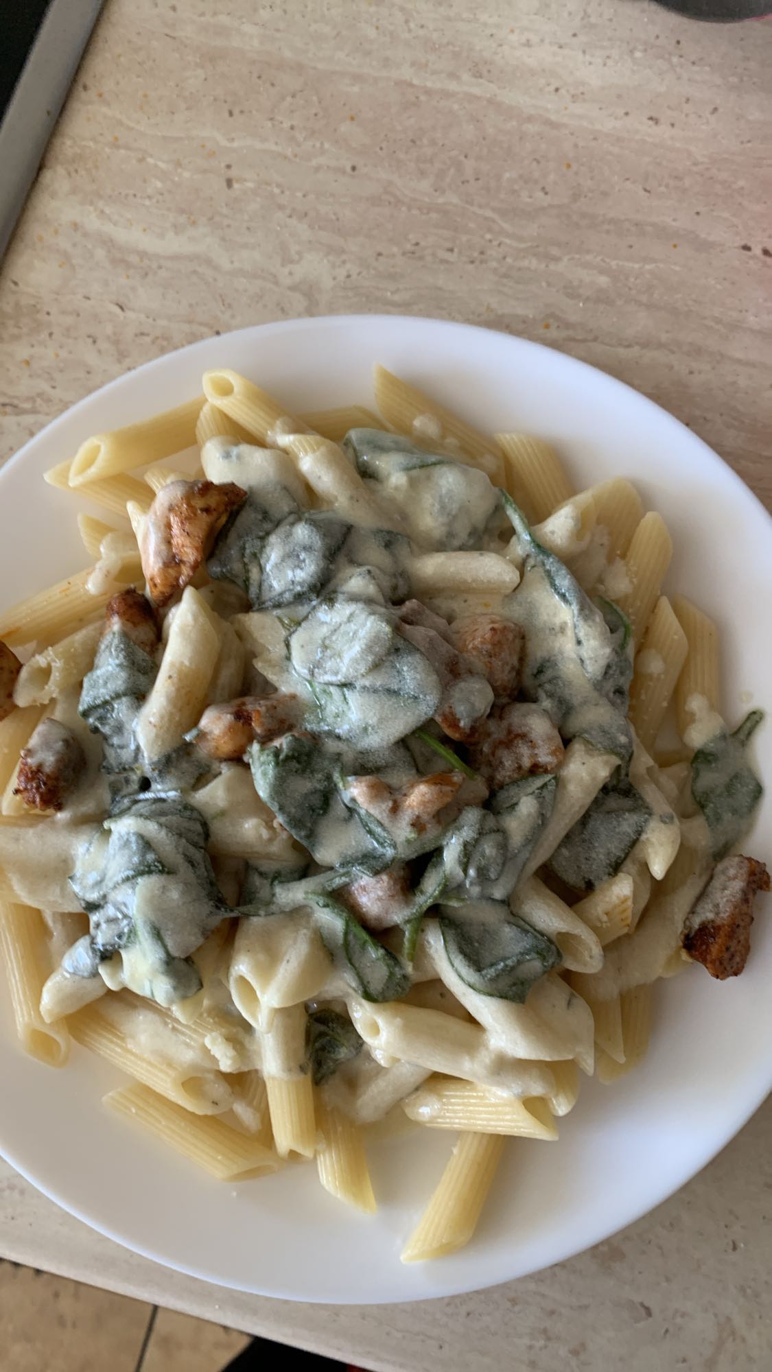 Makaron z kurczakiem i szpinakiem