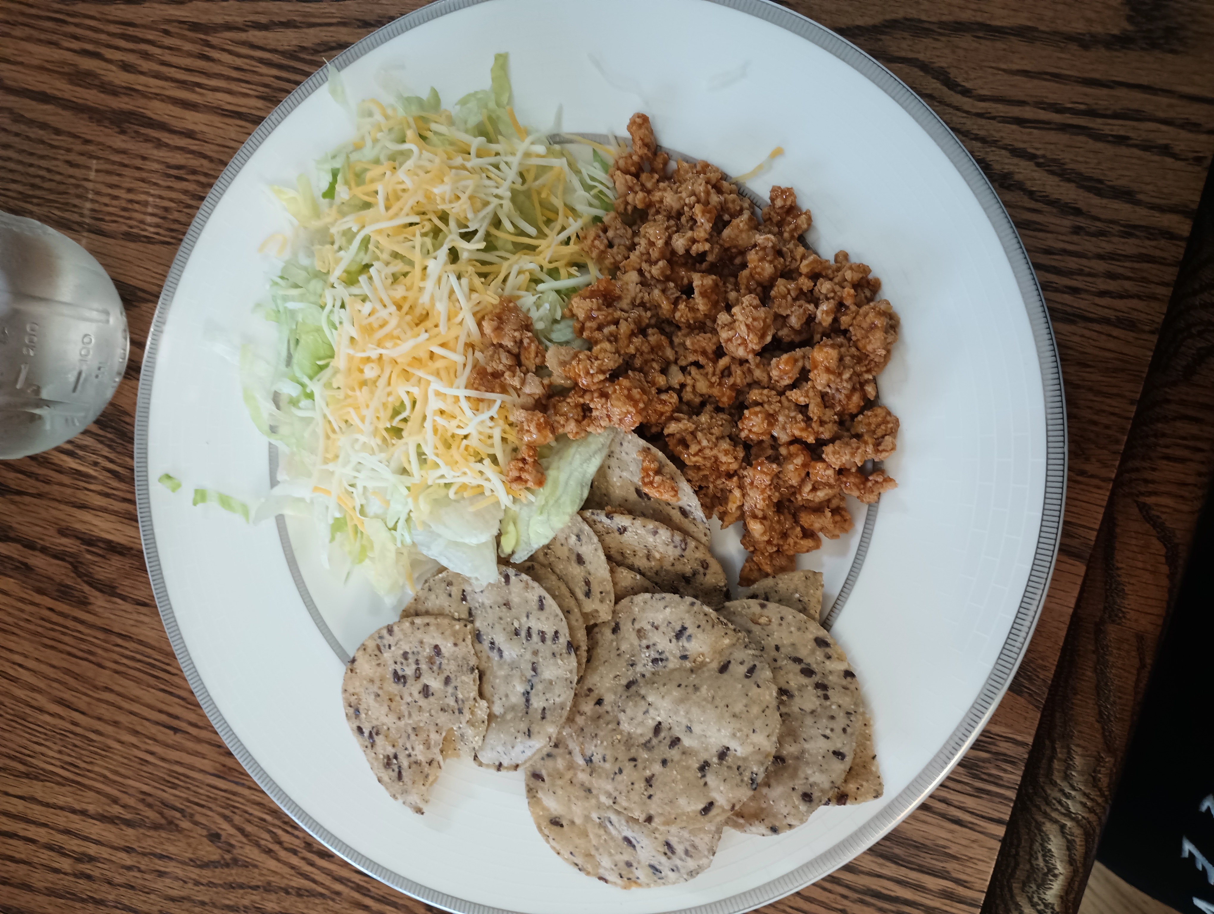 Taco salad with chips