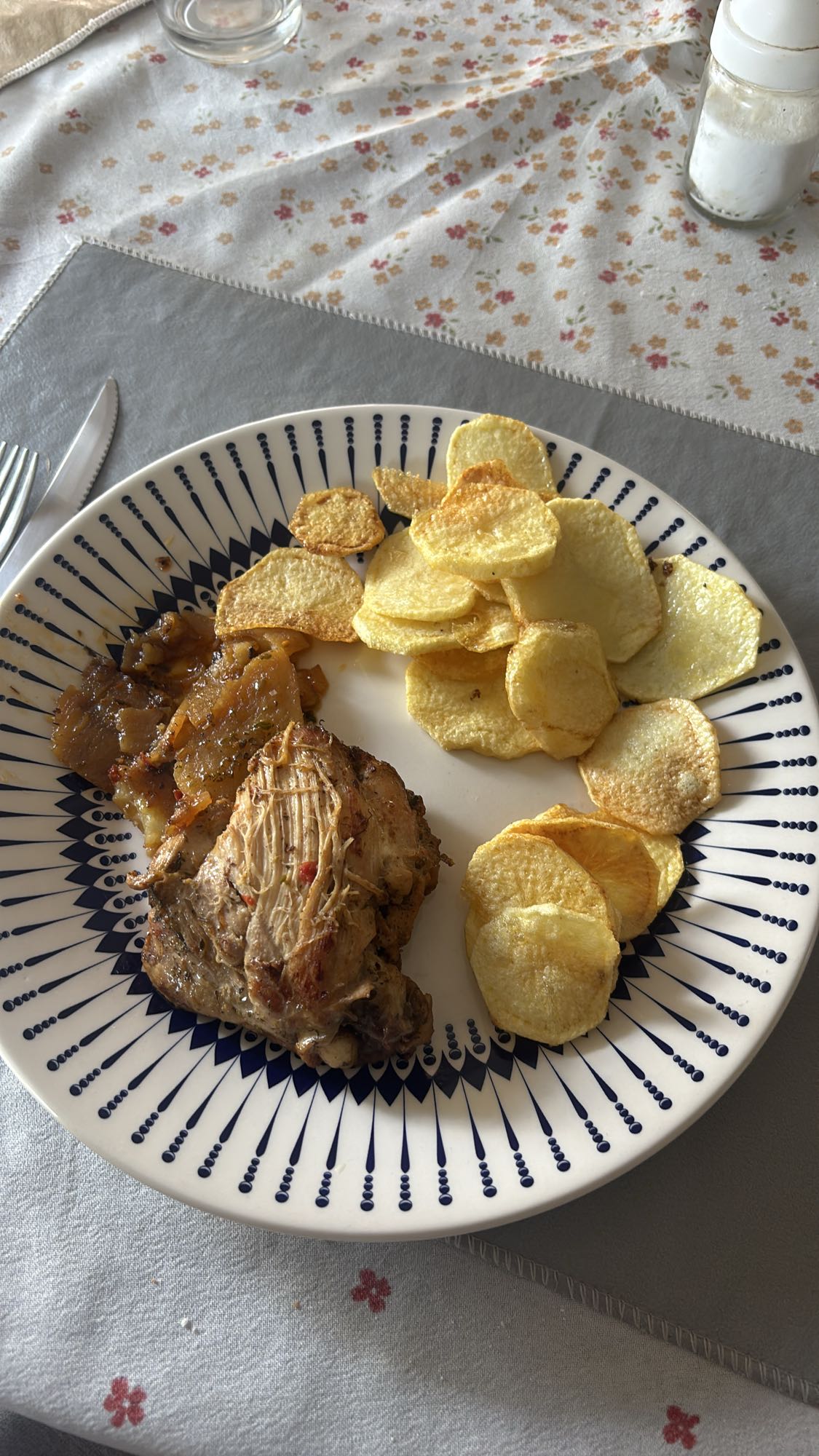 Grilled meat with chips