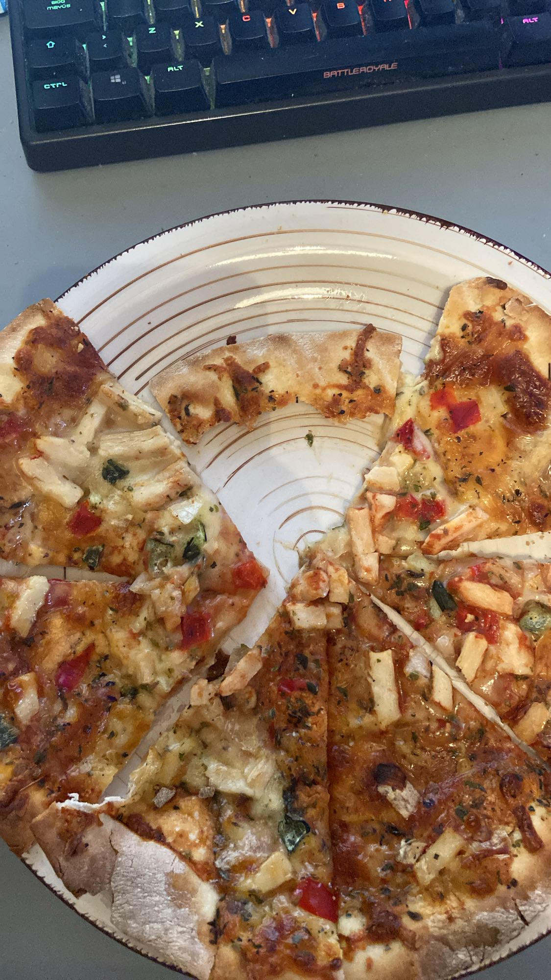 Pizza de pollo y vegetales
