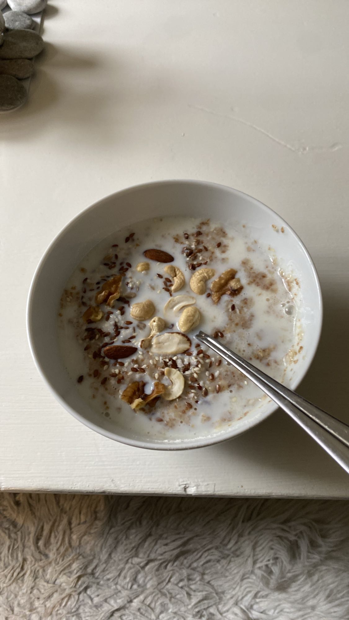 Fiberhavregrynsgröt med proteinpulver och nötter