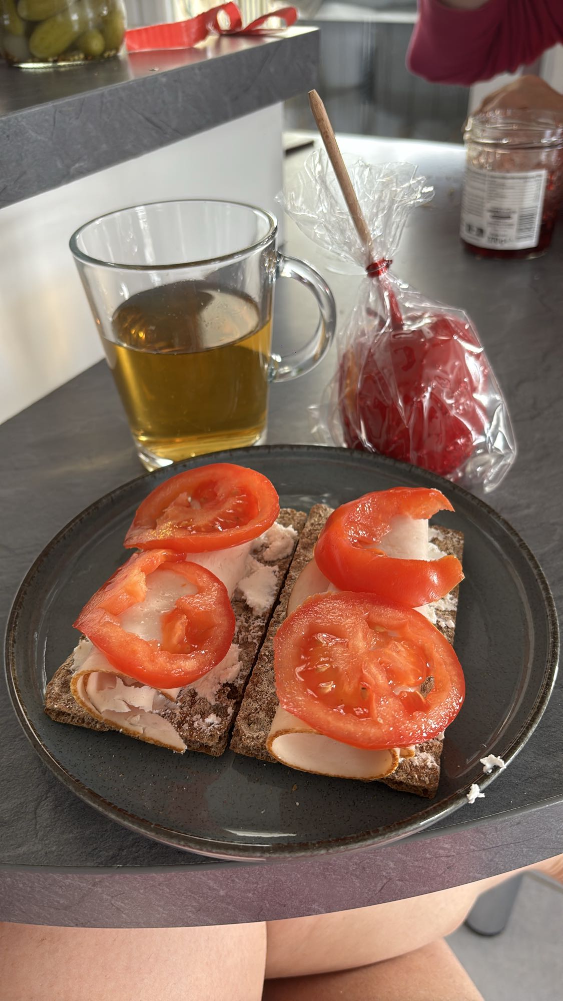 Tartines au poulet et tomate