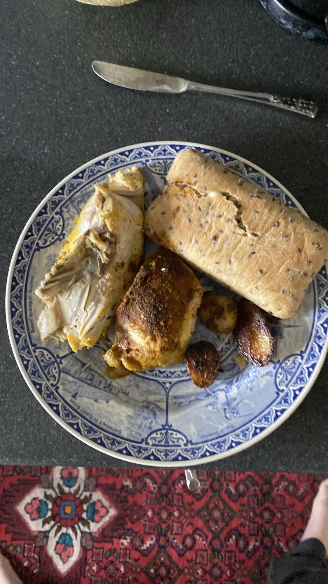 Kip met brood en aardappel