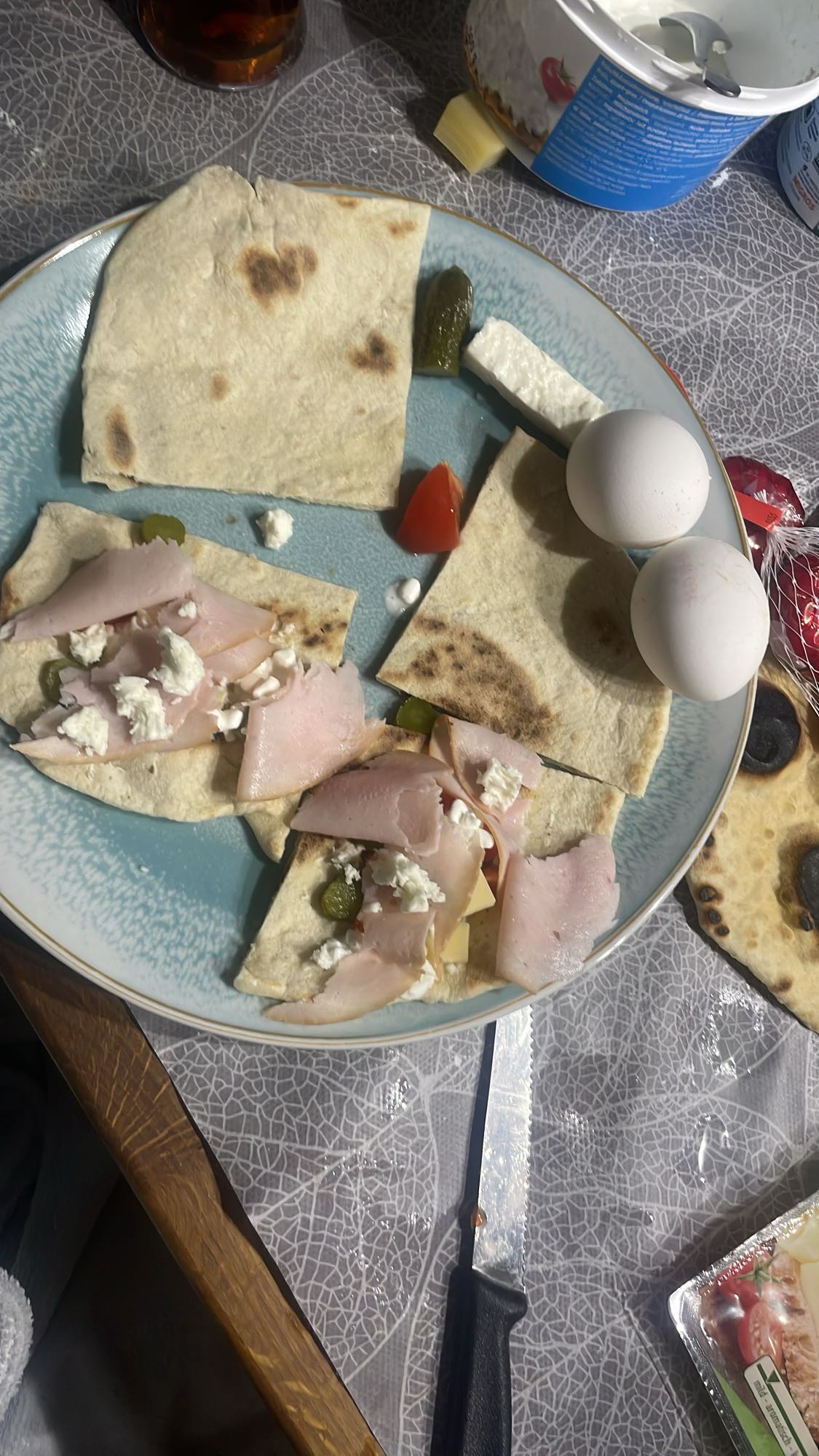 Tortilla con huevos y fiambre