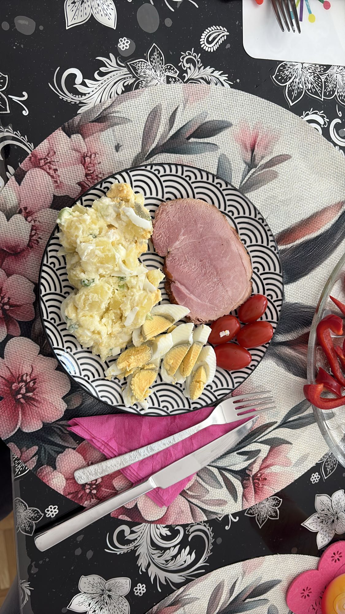 Sonkás tojásos tál